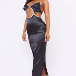 Robe Mi-longue Satinée Noire Découpée à La Taille à Bretelles