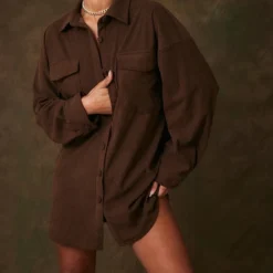 Robe Chemise Oversize En Velours Côtelé Chocolat à Poches -Pas Cher Robe Tendre Magasin 97618489b83a65146cc69828e470cf11a11c8e6c cnb0993 3