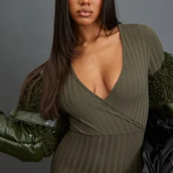 Robe Cache-coeur Mi-longue Côtelée Kaki à Manches évasées -Pas Cher Robe Tendre Magasin 97e707998f6a5ef0c4409e16211781929c4d2f06 cnc1137 4