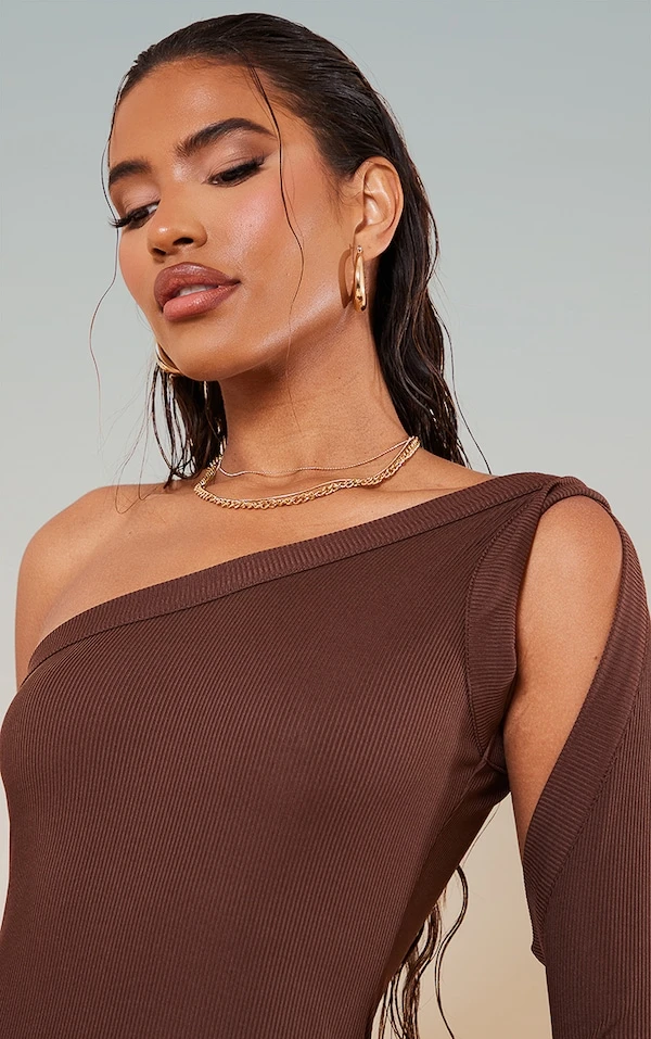 Robe Asymétrique Moulante Côtelée Marron Chocolat 5 Robe Asymétrique Moulante Côtelée Marron Chocolat – Image 5