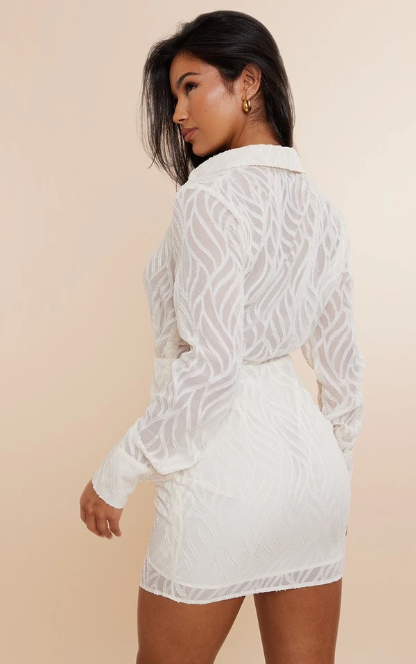 Robe Droite Texturée Transparente Crème à Boutons Et Jupe Froncée 2 Robe Droite Texturée Transparente Crème à Boutons Et Jupe Froncée – Image 2