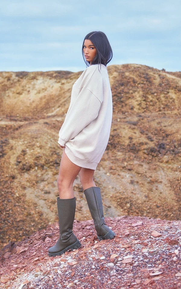 Renew Robe Pull Oversize Avoine à Slogan 2 Renew Robe Pull Oversize Avoine à Slogan – Image 2