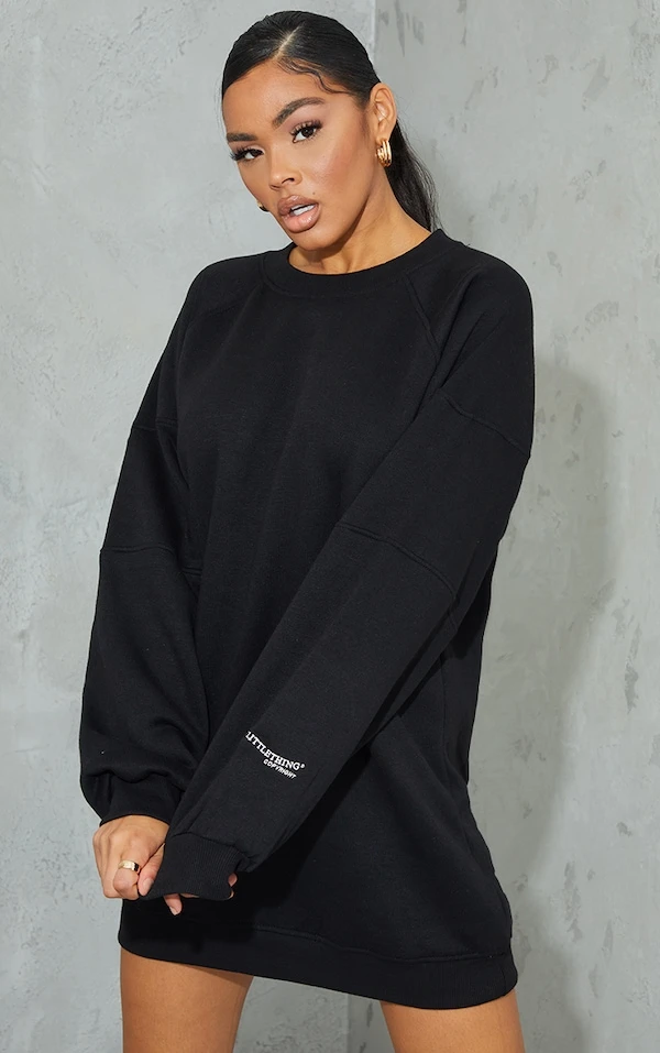 PRETTYLITTLETHING Robe En Sweat Noir Oversize à Manches Raglan 1 PRETTYLITTLETHING Robe En Sweat Noir Oversize à Manches Raglan