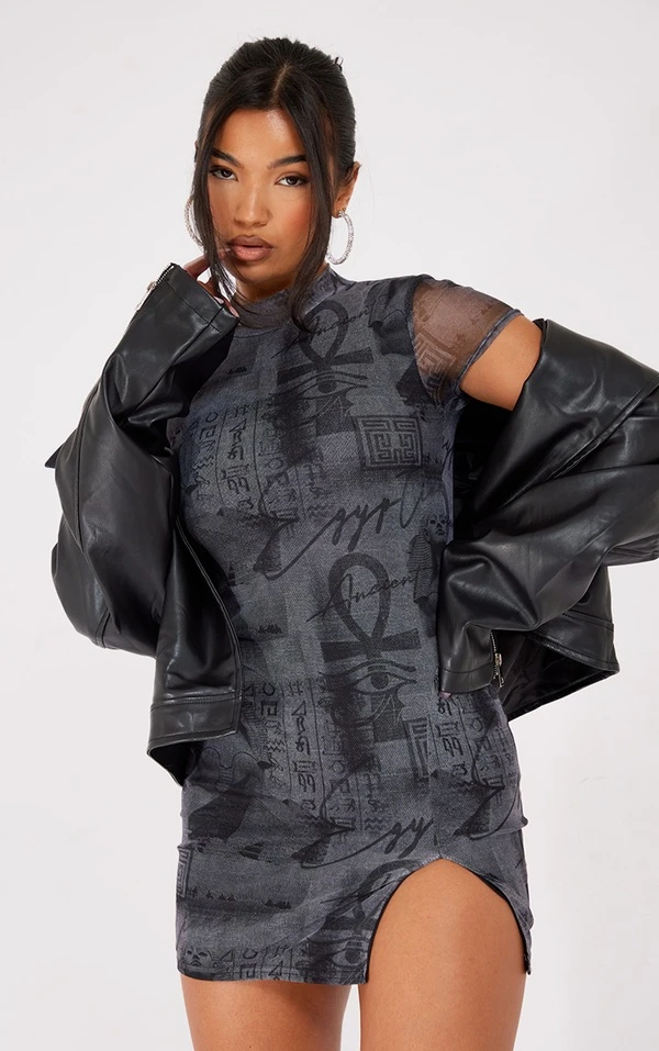 Robe Moulante Grise Imprimé Monument à Col Montant Et Ourlet Fendu 1 Robe Moulante Grise Imprimé Monument à Col Montant Et Ourlet Fendu