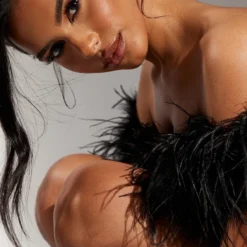 Robe Longue Bandeau Noire à Bordure En Plumes 8 Robe Longue Bandeau Noire à Bordure En Plumes -Pas Cher Robe Tendre Magasin aca63898a8cae55b61384ee6f60b466797d947e9 cna9194 4