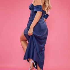 Robe Mi-longue Satinée Drapée Bleu Marine à Col Bardot Et Barre En V -Pas Cher Robe Tendre Magasin af30da8e58024cb476dd19d747300623ffda809b cna3557 2