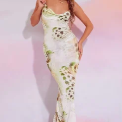 Robe Longue Moulante Verte Imprimé Papillons à Col Bénitier