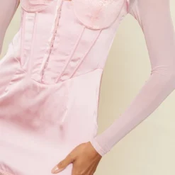 Robe Moulante Satinée Rose à Manches En Mesh Détail Crochets & Oeillets Et Dentelle -Pas Cher Robe Tendre Magasin b37fca3f0ecc388807bdff21e7a14e0b103a25ee cnd0375 4