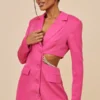 Robe Blazer Rose Vif à Côté Découpé Et Détail Strassé