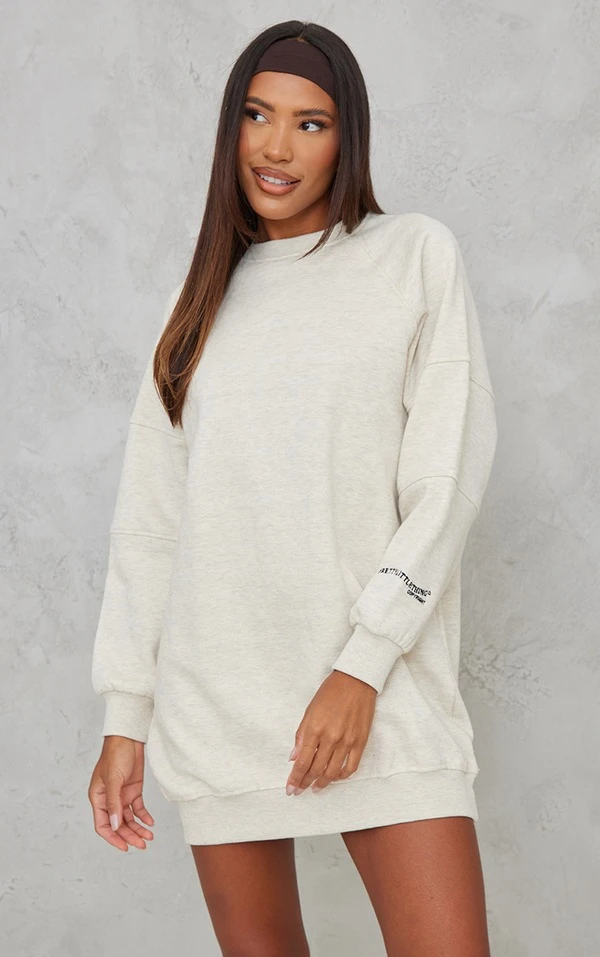 PRETTYLITTLETHING Robe En Sweat Avoine Oversize à Manches Raglan 1 PRETTYLITTLETHING Robe En Sweat Avoine Oversize à Manches Raglan