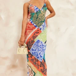 Robe Longue Style Patchwork Multicolore Fleuri à Dos Nu Et Bretelles