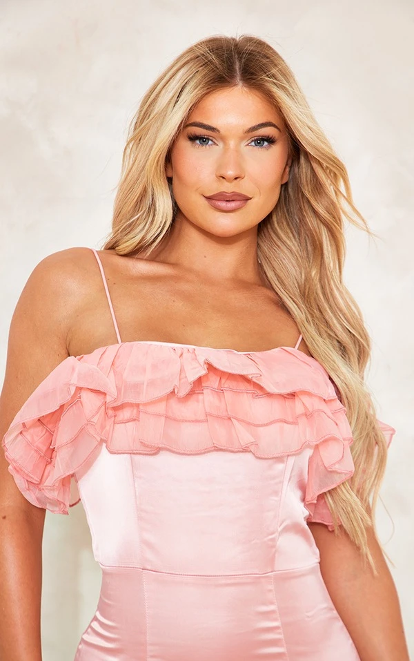 Robe Moulante Rose Satinée à Volants En Organza Et Bretelles 4 Robe Moulante Rose Satinée à Volants En Organza Et Bretelles – Image 4