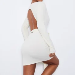 Robe Moulante Crème à Dos Nu Noué Et Manches Longues