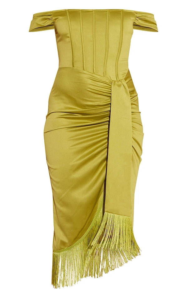 Robe Mi-longue Satinée Drapée Vert Olive à Ourlet Frangé Et Col Bardot 5 Robe Mi-longue Satinée Drapée Vert Olive à Ourlet Frangé Et Col Bardot – Image 5