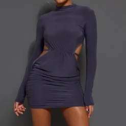 Robe Très Moulante Froncée Gris Anthracite à Dos Découpé Et Manches Longues