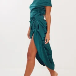 Robe Mi-longue Satinée Vert émeraude à épaules Dénudées Et Jupe Drapée -Pas Cher Robe Tendre Magasin d4d4954f5bb2bfe3e3a15aa0e019bf90861ff720 cmv8119 4