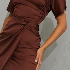 Robe Longue Satinée Chocolat à Fronces Et Manches Courtes -Pas Cher Robe Tendre Magasin dea4cb421966e646e707fb3e5900bdfdaaf68fd7 cmq1693 5