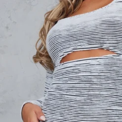 Robe Moulante Noir Et Blanc Imprimé Rayures à Découpe -Pas Cher Robe Tendre Magasin e1df9b107033d893b82553c7d40bb99fc27e1474 cnd1315 4