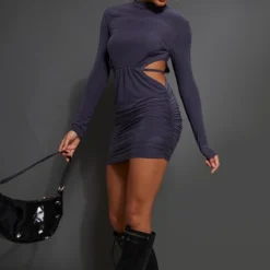 Robe Très Moulante Froncée Gris Anthracite à Dos Découpé Et Manches Longues -Pas Cher Robe Tendre Magasin e42abfde8cd68032ff5bdba35644335188aa1c25 cnb9253 3