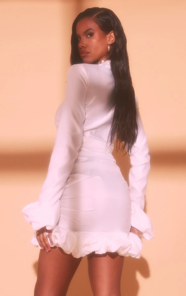 Robe Chemise Blanche Satinée à Devant Froncé Et Ourlet Volanté 2 Robe Chemise Blanche Satinée à Devant Froncé Et Ourlet Volanté – Image 2