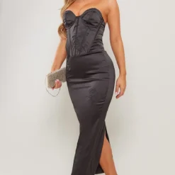 Robe Corset Mi-longue Noire Satinée à Fleurs Brodées -Pas Cher Robe Tendre Magasin e4b684cac810f5c7e71b878ac73a1021c4af8fc1 cnd7530 3