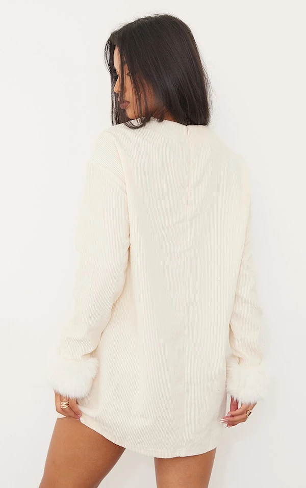 Robe Pull Oversize En Velours Côtelé Crème à Manchettes En Fausse Fourrure 2 Robe Pull Oversize En Velours Côtelé Crème à Manchettes En Fausse Fourrure – Image 2