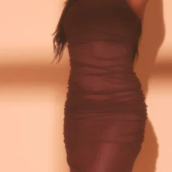 Robe Longue En Mesh Très Froncé Chocolat à Col Montant -Pas Cher Robe Tendre Magasin f0597ffadb75c9ef95e4a0d95434c77631987f34 cnc5659 4