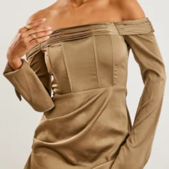 Robe Droite Satinée Plissée Kaki à Col Bardot Et Manches évasées 8 Robe Droite Satinée Plissée Kaki à Col Bardot Et Manches évasées -Pas Cher Robe Tendre Magasin f1c98f1ff4b88d8eec548e853e71307c96c6a90f cnc6159 4