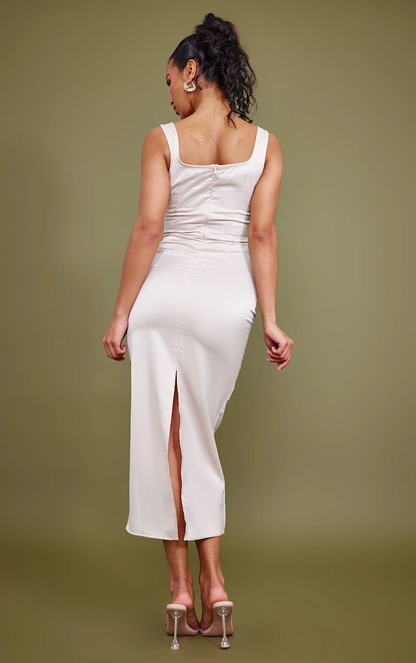 Robe Corset Longue Satinée Champagne à Col Carré 2 Robe Corset Longue Satinée Champagne à Col Carré – Image 2