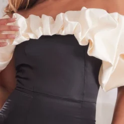 Robe Moulante Satinée Noire à Col Bardot Et Volants Contrastants -Pas Cher Robe Tendre Magasin f661466b5e427cf7c54fac953e94e25b9741db06 cna5252 4