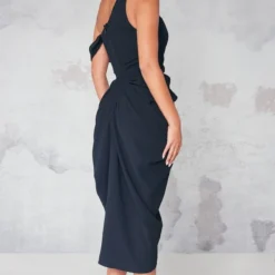 Robe Mi-longue En Mousseline De Soie Noire à Bretelle Asymétrique Et Drapé -Pas Cher Robe Tendre Magasin fbfbc83d52c2b55156ef141d5d9c2fce6907b462 cnb3726 2