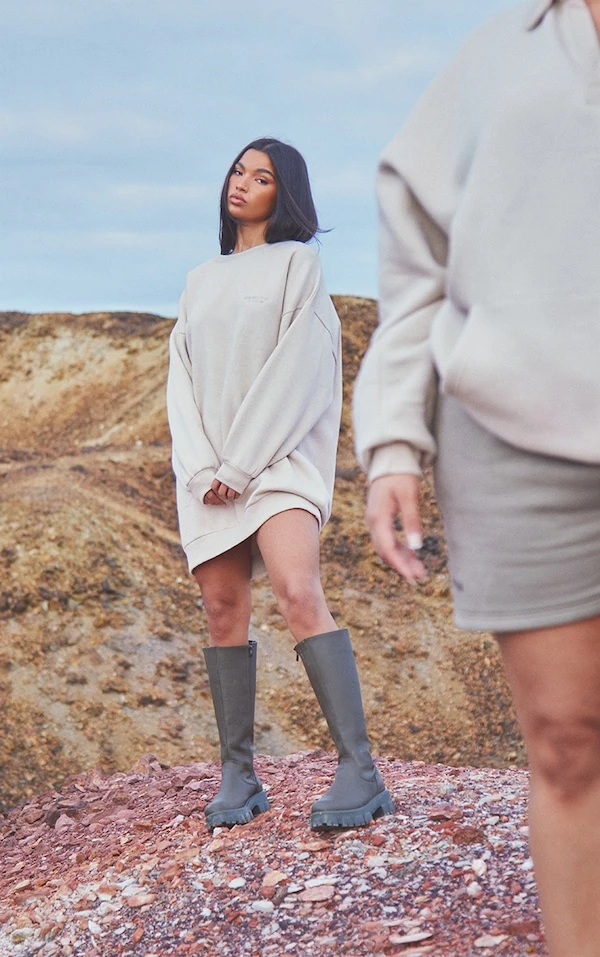 Renew Robe Pull Oversize Avoine à Slogan 3 Renew Robe Pull Oversize Avoine à Slogan – Image 3