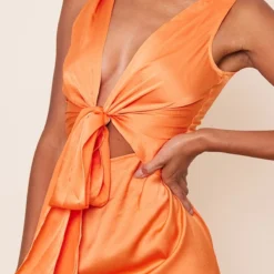 Robe Moulante Satinée Orange Drapée Très Décolletée à Taille Nouée -Pas Cher Robe Tendre Magasin ffc136aec44a269ce19433f9f5639c7eff58773a cnd5944 4